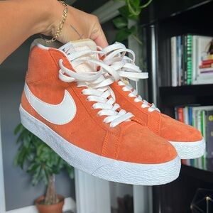 Orange suede Nike Blazers 🧡